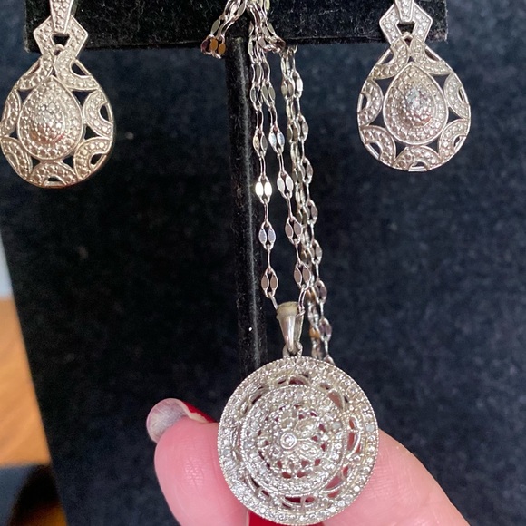 KARIS COLLECTION OF BEAUTY - Picture 4 of 10